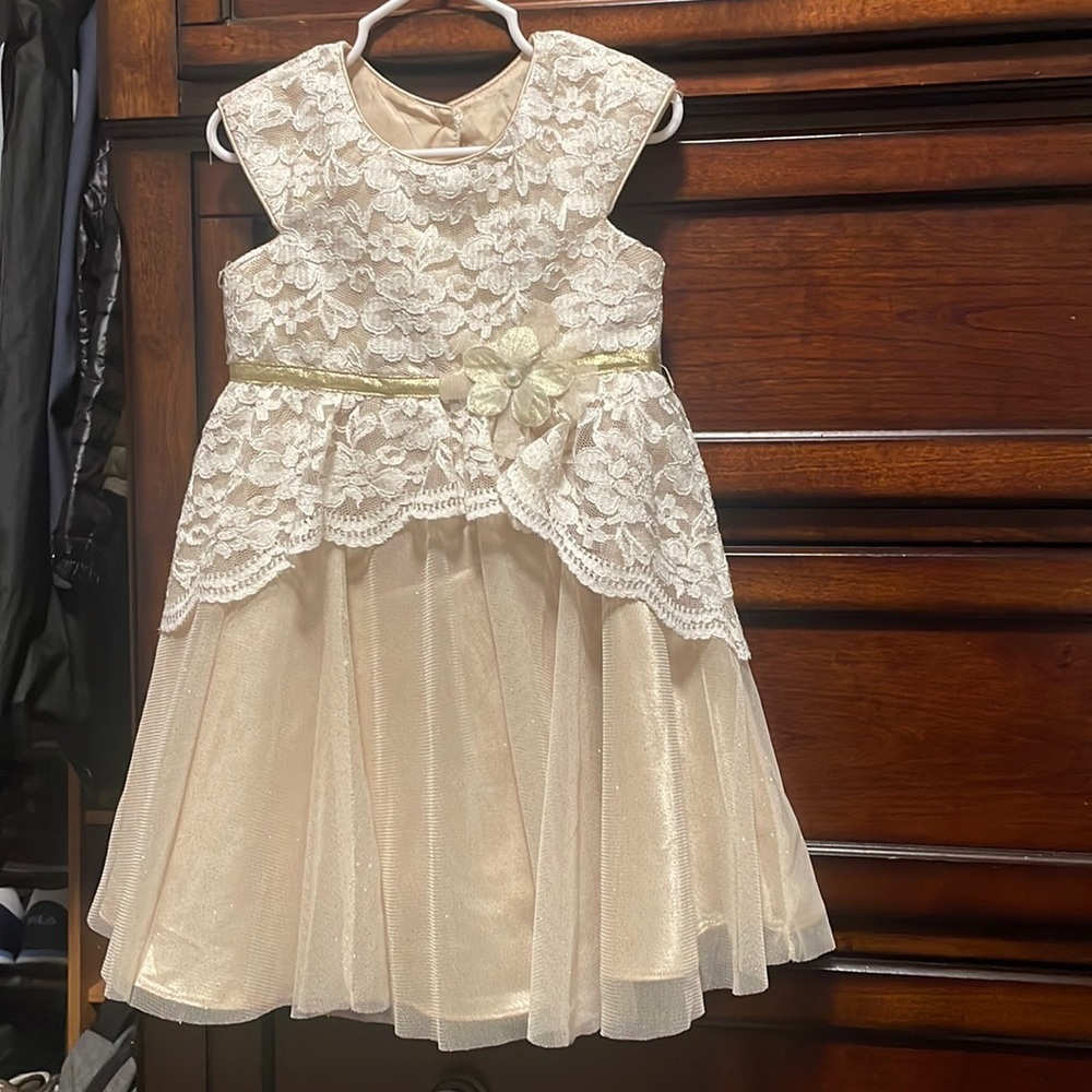 gold and white 3T dress⭐️